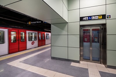 Nuevo vest�bulo adaptado en la estaci�n Maragall de Metro de Barcelona
